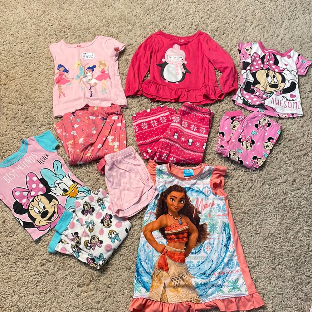 Lot of pajamas size 2T and 24 months
